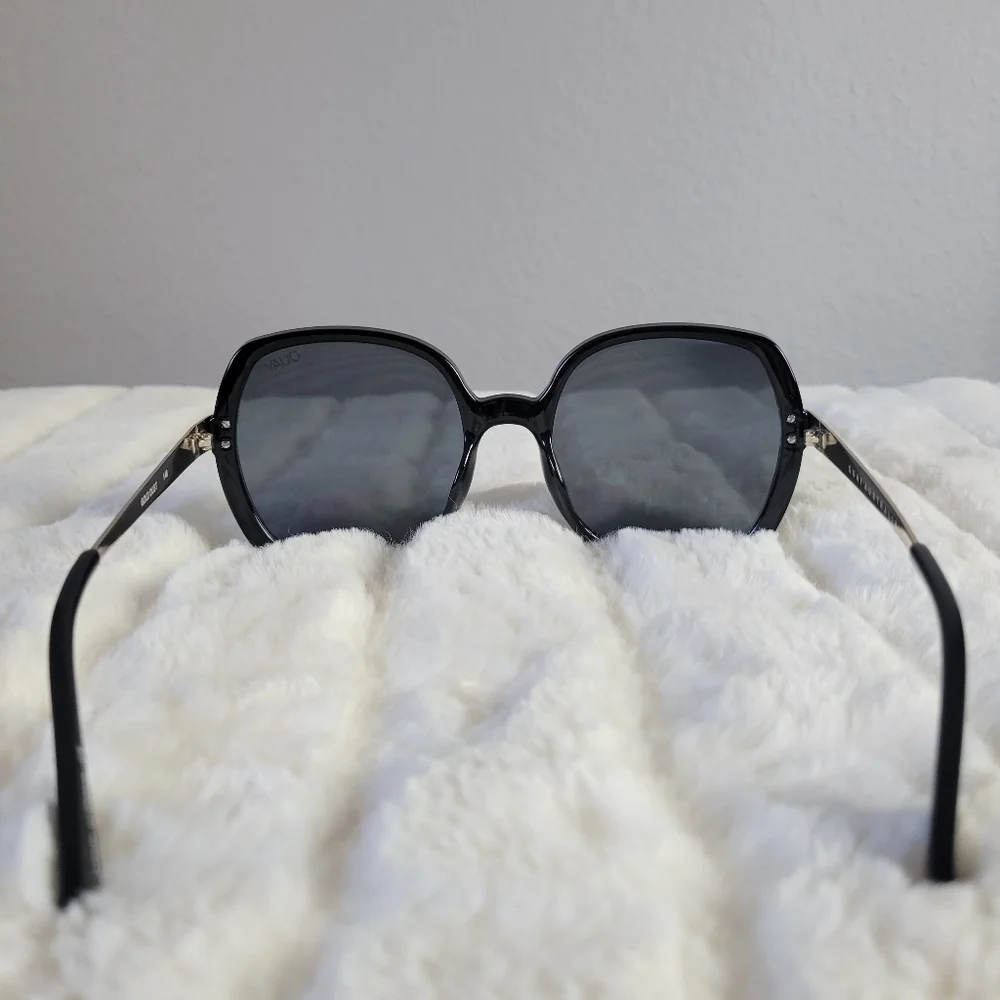 QUAY // ltd ed chrissy teigen retro-glam oversized round black smoke gold sunnie